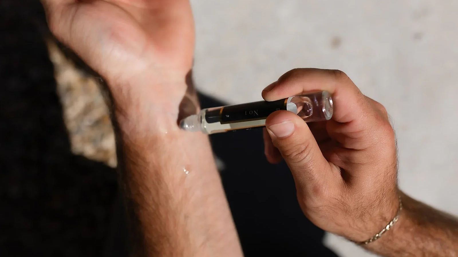 Mood-Boosting Scents: How Fragrance Impacts Your Mind, Mood, and Confidence - Les Deux Fragrances