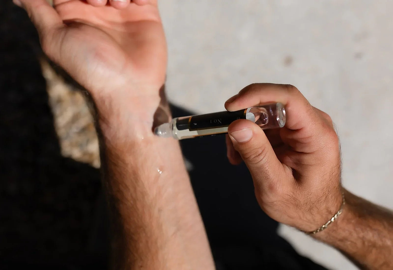 Mood-Boosting Scents: How Fragrance Impacts Your Mind, Mood, and Confidence - Les Deux Fragrances