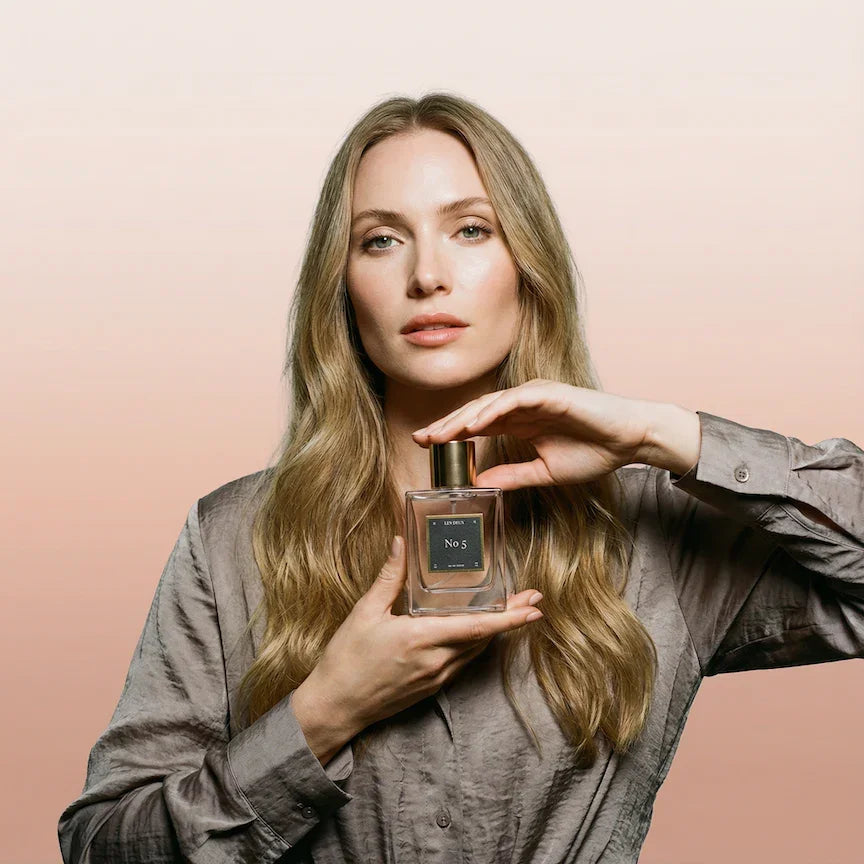 No. 5 - Fleur Silencieuse Perfume - Les Deux Fragrances